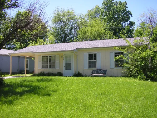 1715 Brook St, Lawrence, KS 66044