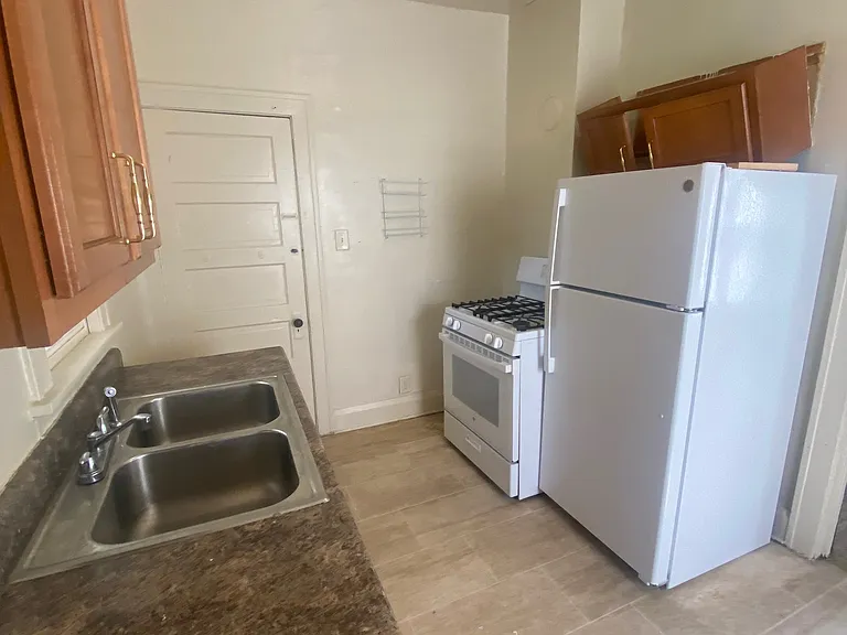 452 E Park St — Photo 6