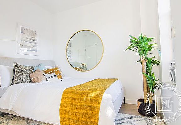5th image of 78 Bank St APT 23