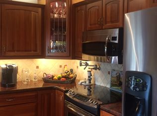 10200 E Calusa Club Dr, Miami, FL 33186