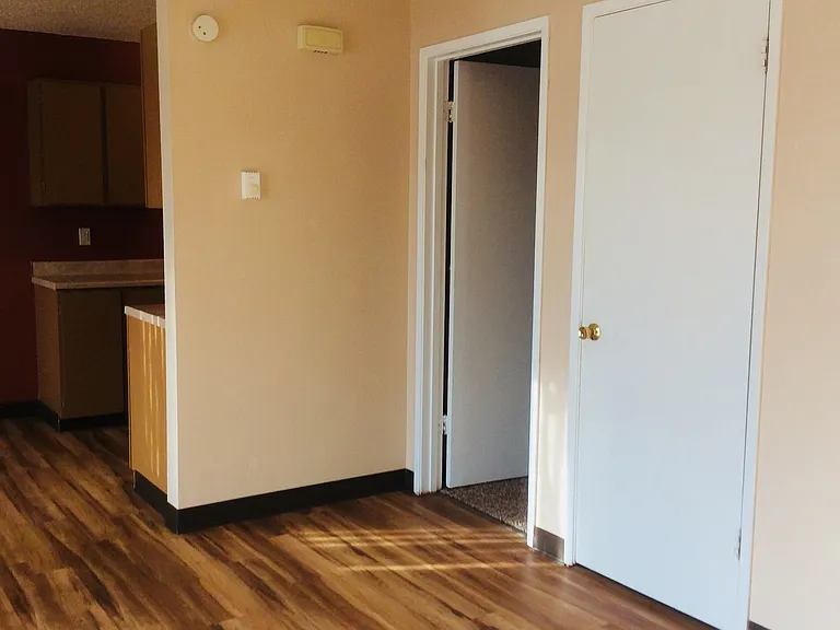 Aspen Circle Apartments — Photo 10