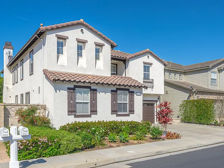 18571 Amalia Ln — Photo 38