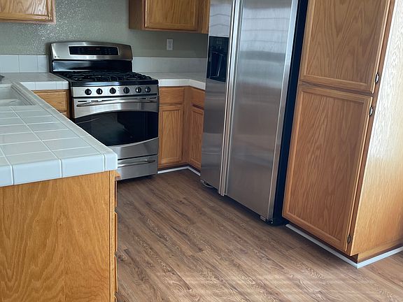 3rd image of 407 Skylark Ct