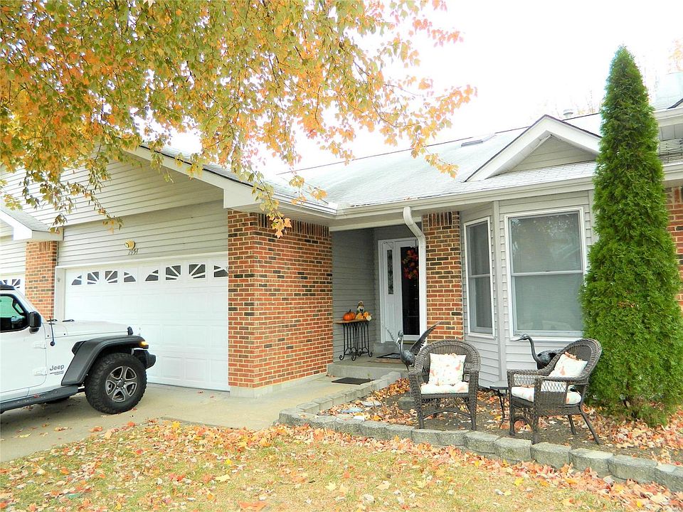 1st image of 2954 Oakmoor Dr