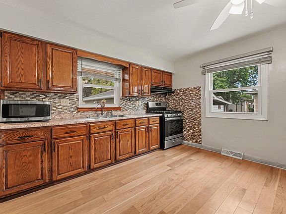 5th image of 2846 Russell St