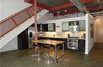 2nd image of 522 Locust St #103