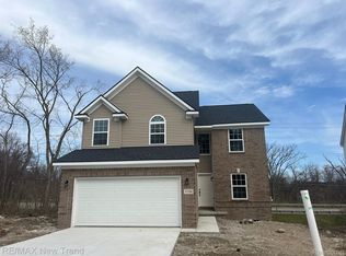 8760 Oak Ridge Trl, Westland, MI 48185