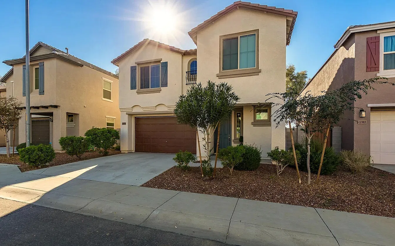5 bed, 2.5 bath, 2490 sqft, $3,500 — Photo 1