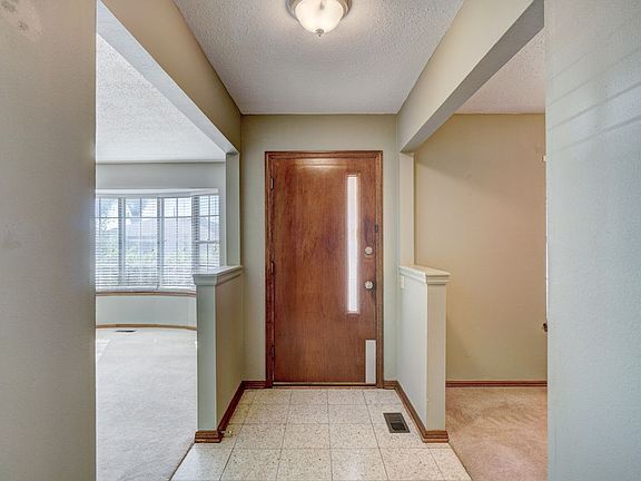 5th image of 3408 N Ridgewood Dr