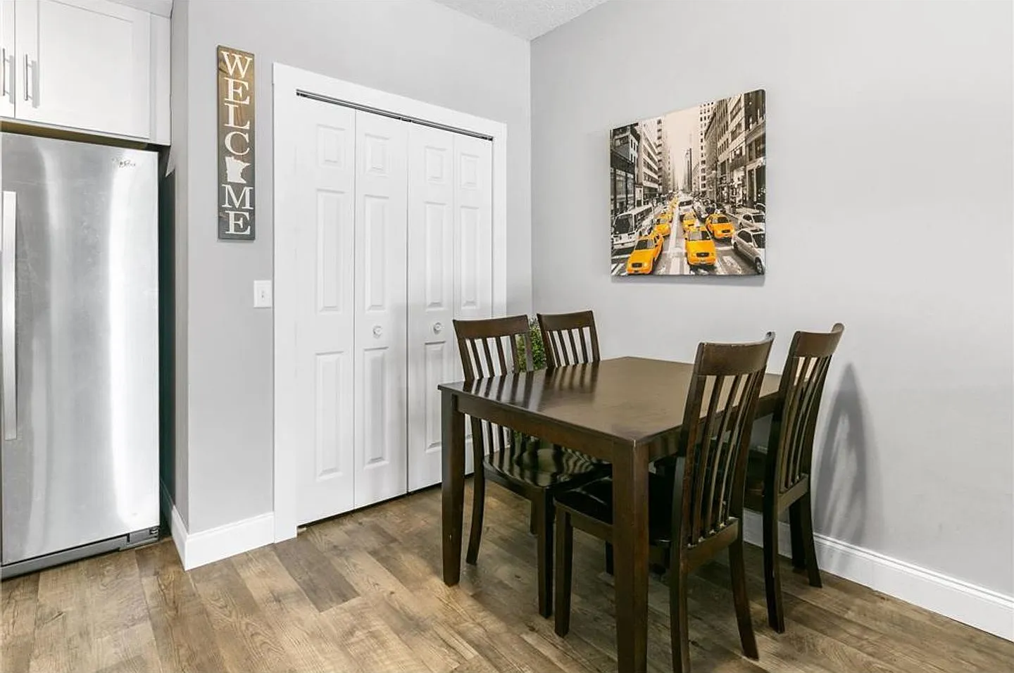 Sparkling Clean 2+ Bedroom Townhome with Fireplace close to Everything in Apple Valley! — Photo 4