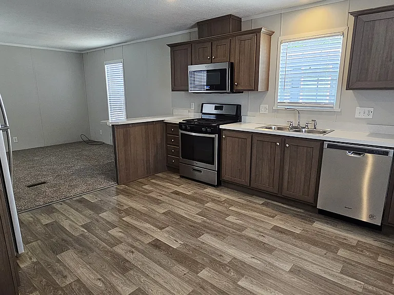 131 Redwood — Photo 1