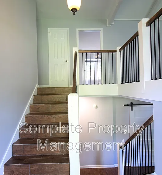 604 Farr Cir — Photo 11