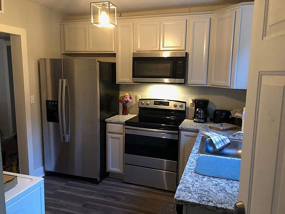 2nd image of 606 6th St #201