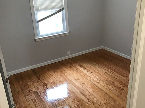 4th image of 11585 224th St