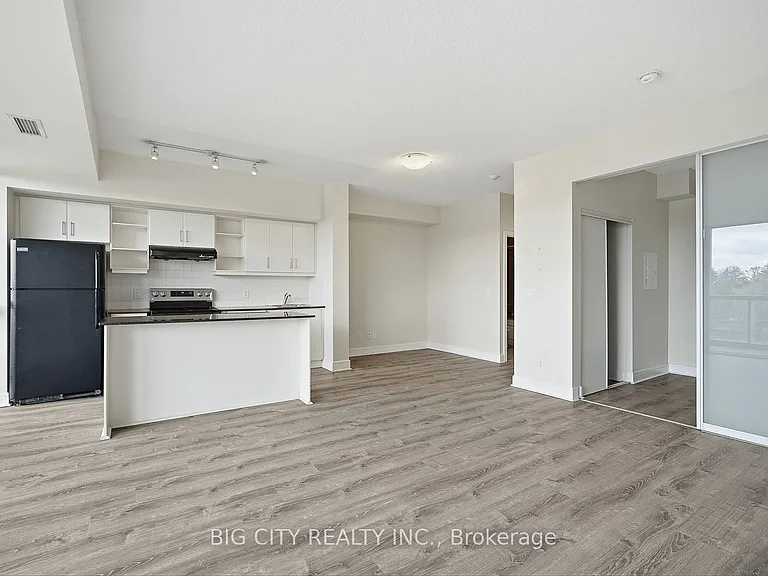 35 Brian Peck Cres #403 — Photo 11
