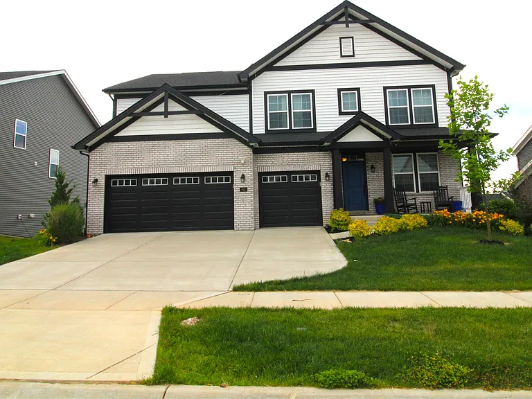 818 Memsie Dr — Photo 2