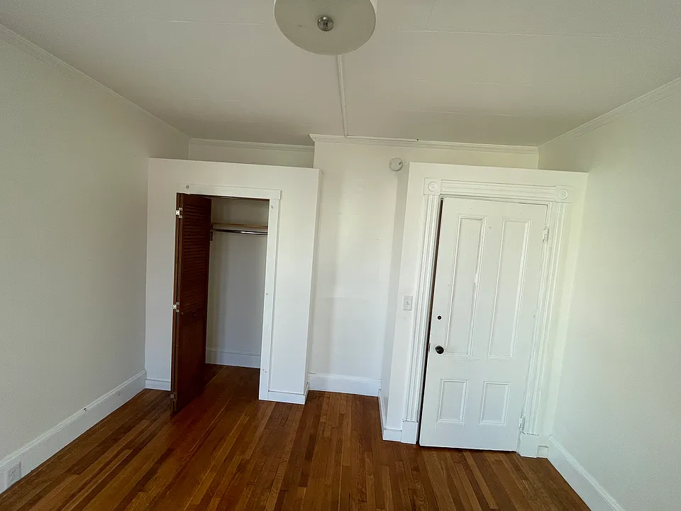 31 Crescent St #101