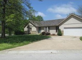 2000 Twin Oaks Dr, Harrisonville, MO 64701