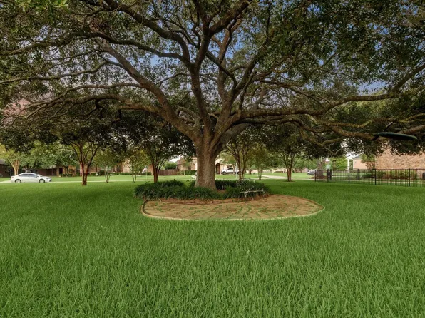 4111 Wentworth Dr, Weston Lakes, TX 77441