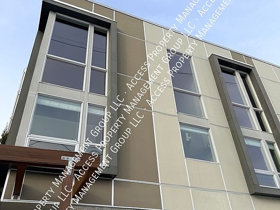 2nd image of 600 Douglas St NW #D