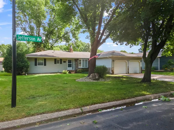 1109 Jefferson Ave, Marshall, MN 56258
