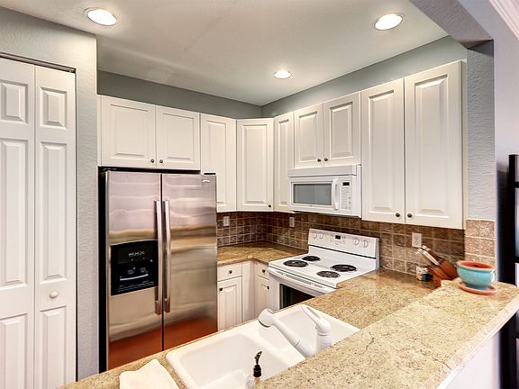 3rd image of 402 Lake Monterey Cir