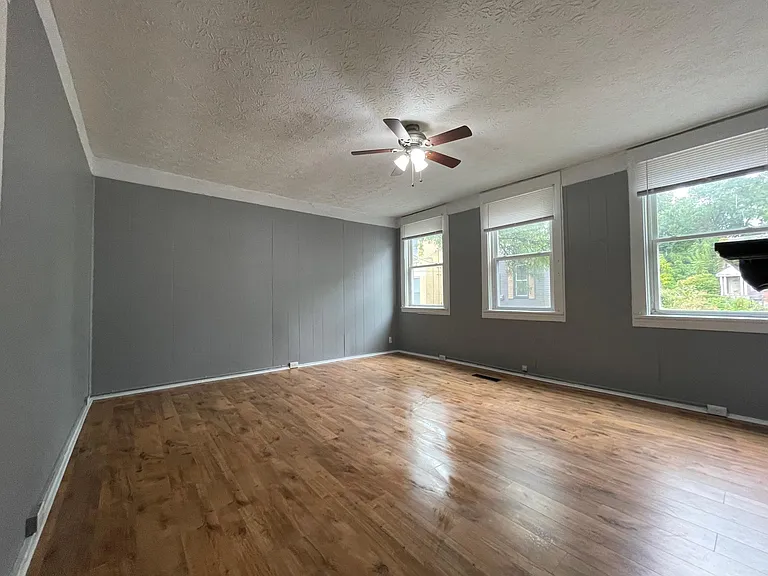 1029 Lee St #1 — Photo 3