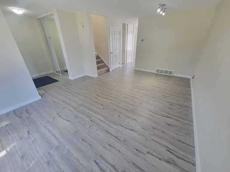 8006 15a Ave NW — Photo 6