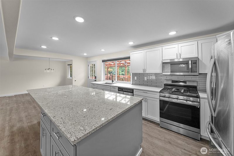 5th image of 9320 31 Street E