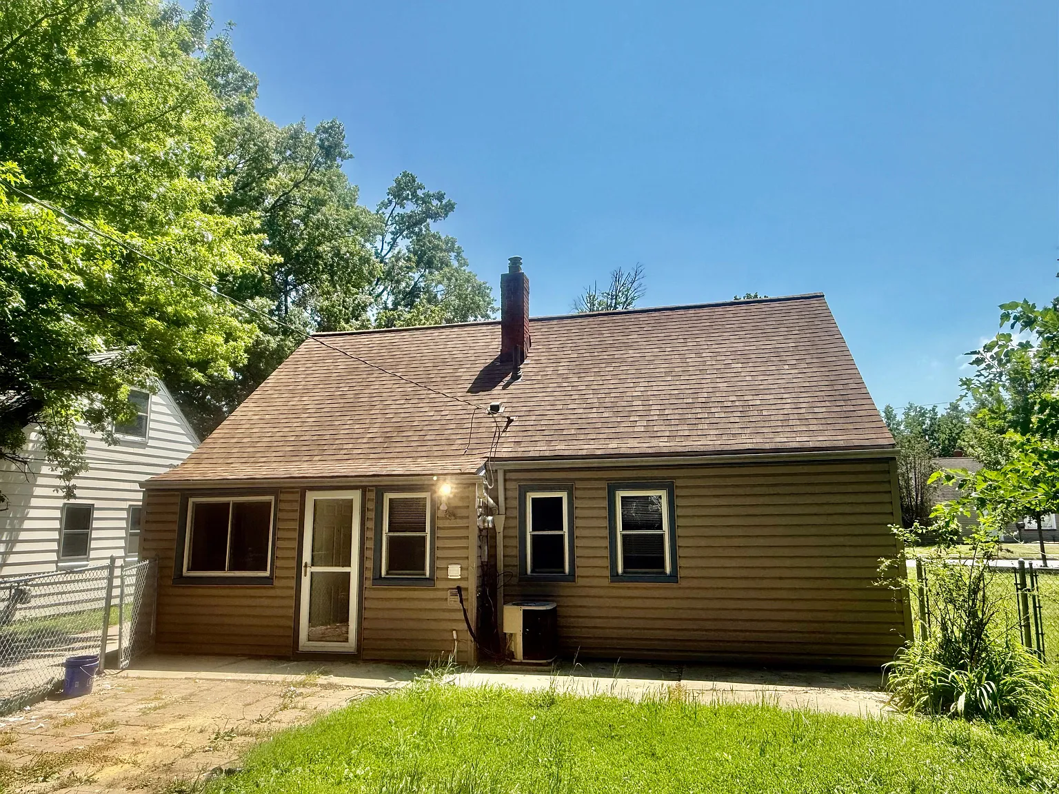 4 bed, 1184 sqft, $1,800 — Photo 2