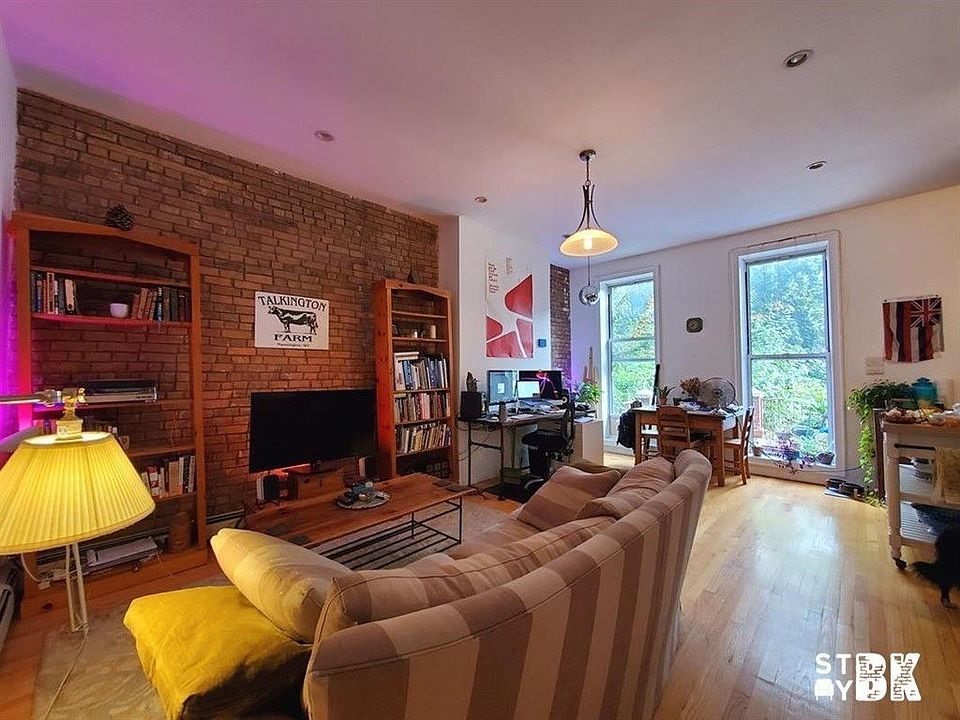 1st image of 160 Pulaski St #2