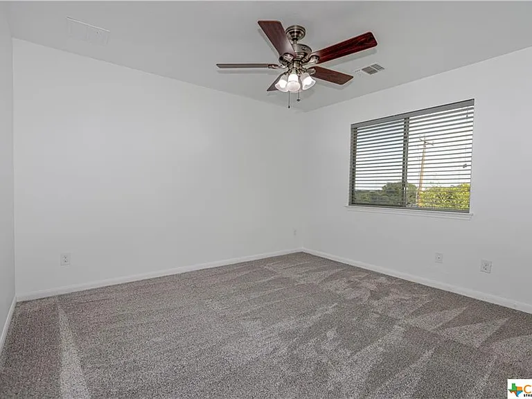 394 Pecan Mdws — Photo 20