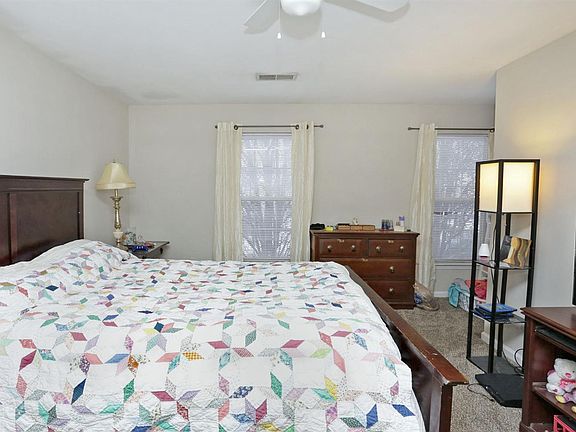 4th image of 228 Waller Ave