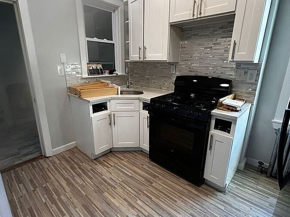 5th image of 112 Maple St