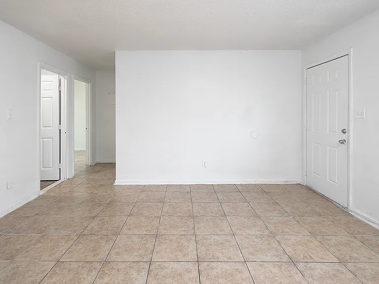 2718 Crescent Ln #E — Photo 11