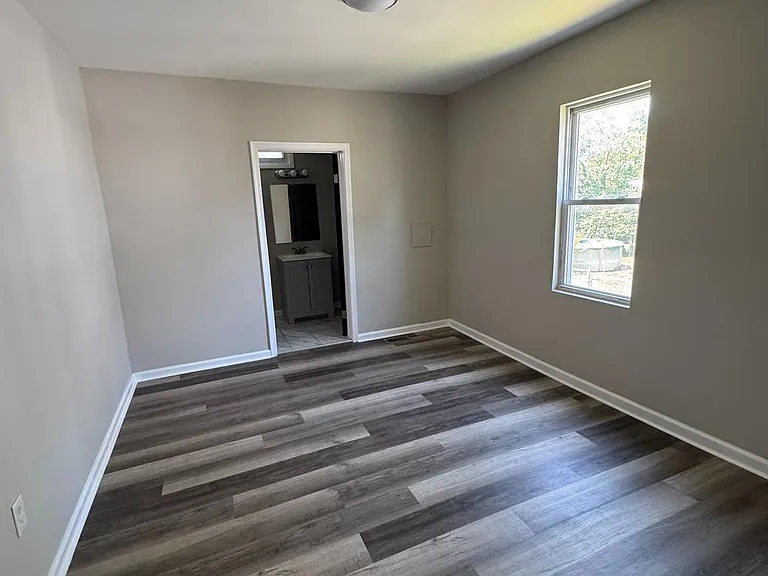 105 Williams Ave — Photo 12