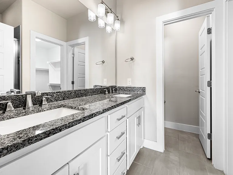 1217 Pebblebrook Dr — Photo 2