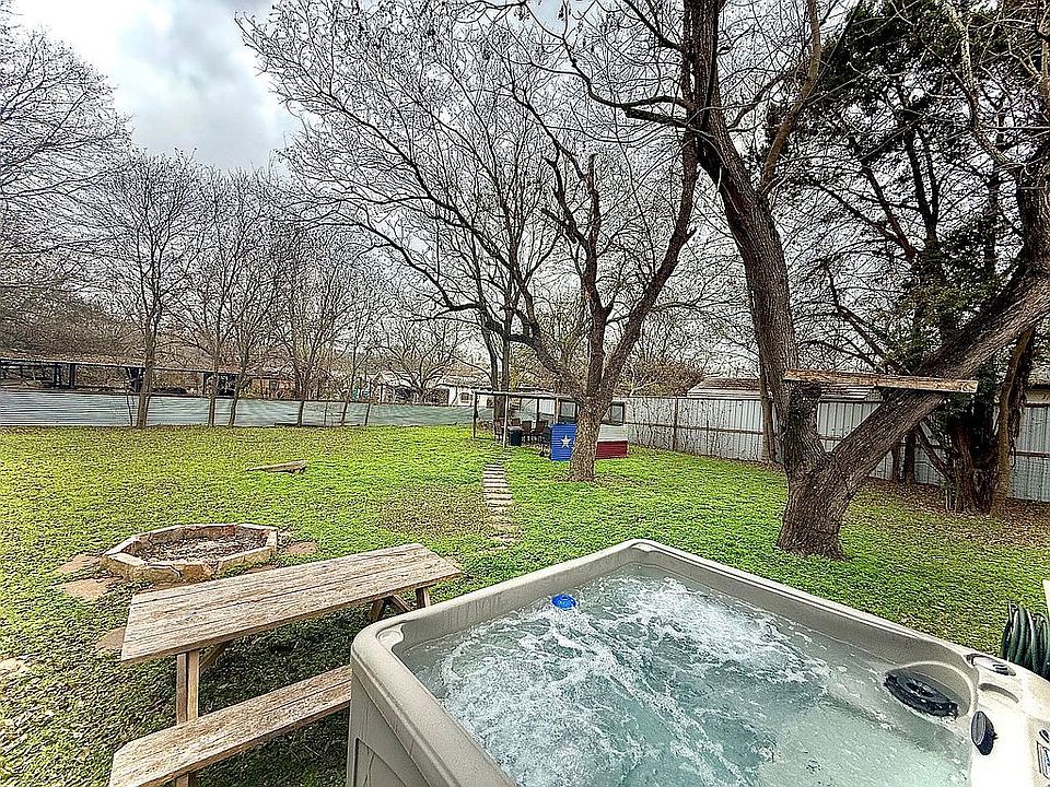 1st image of 1582 Valley Dr