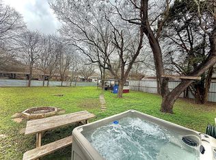 1582 Valley Dr, Canyon Lake, TX 78133