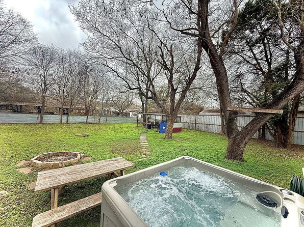 1582 Valley Dr