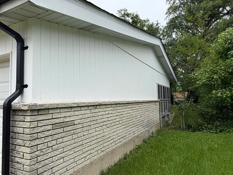 2257 Luxmore Dr — Photo 5