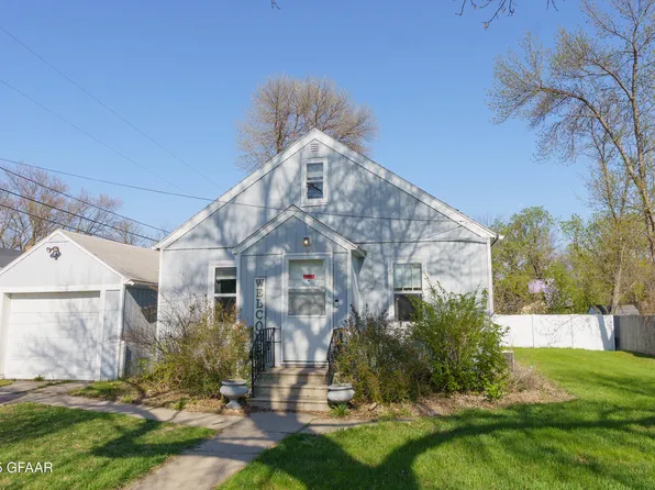 324 5th Ave SE, Mayville, ND 58257
