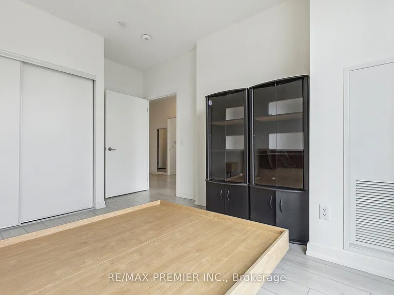 55 Duke St W #1709 — Photo 38