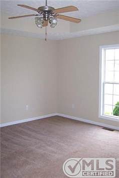 5th image of 145 Broomsage Cir