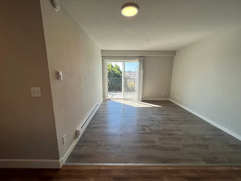 Dixon Landing Apartments — Photo 15