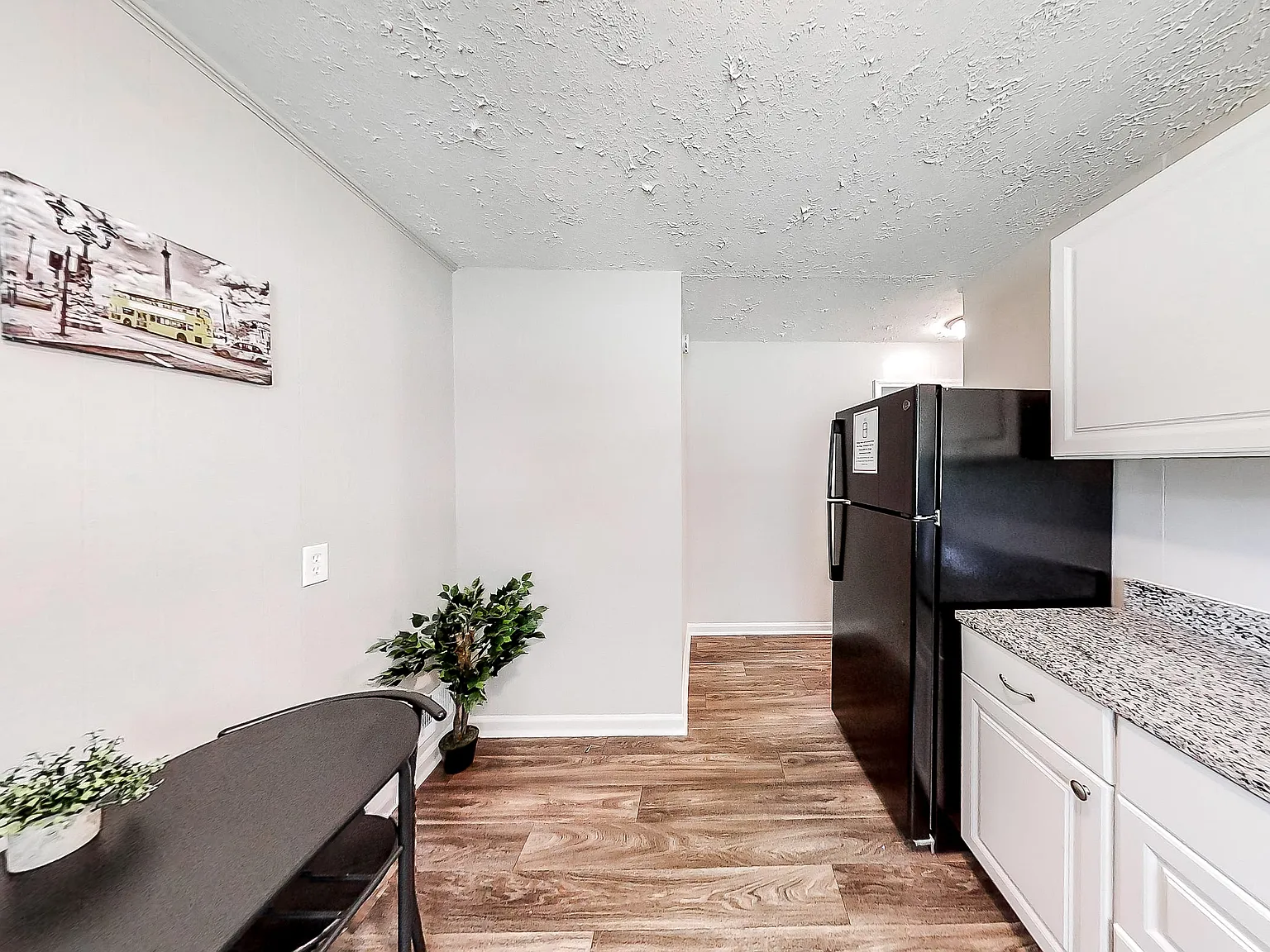 4 bed, 4.0 bath, 1700 sqft, $680 — Photo 3
