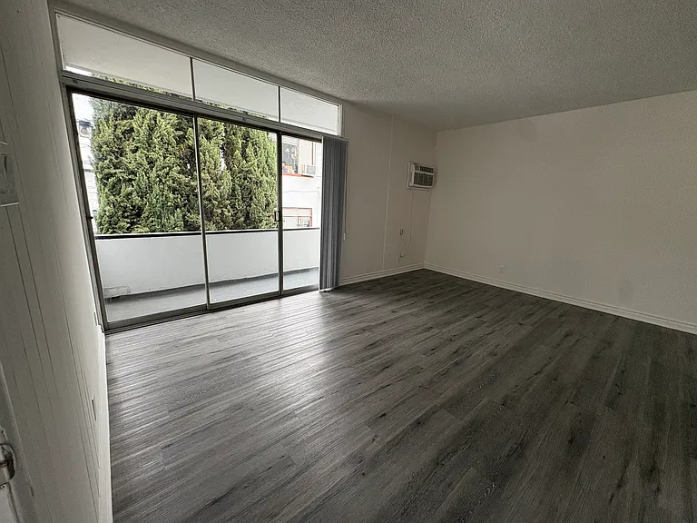 1029 N. Ardmore Avenue — Photo 28