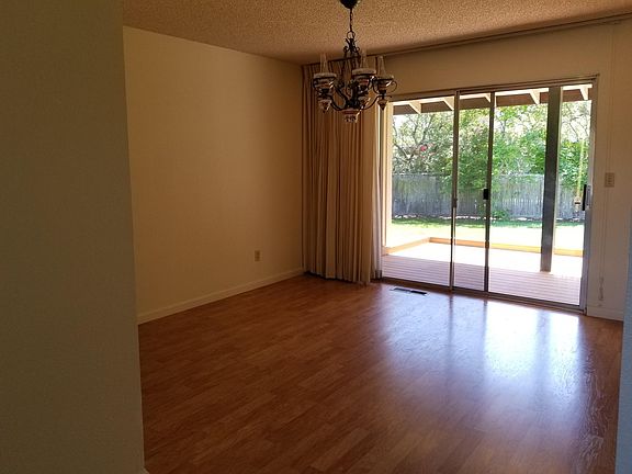 4th image of 151 Vineyard Cir