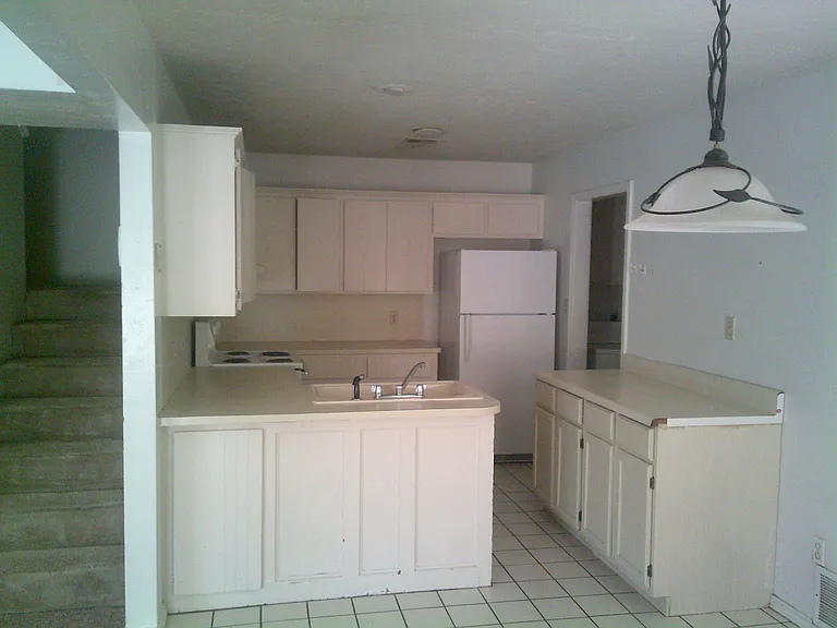 5402 NW Sir Brian Ave — Photo 2