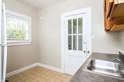 2 bed, 1.0 bath, 830 sqft, $1,795 — Photo 2